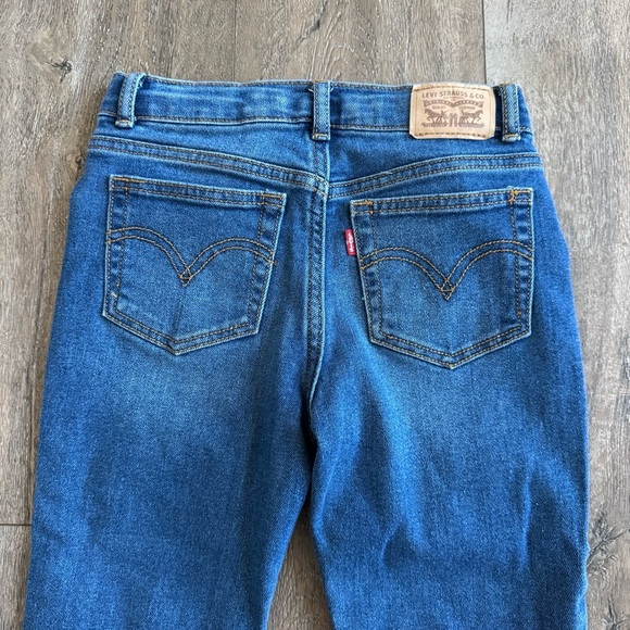 Levi’s Jeans.  Girls size 6.  Mini Mom Style.  Very cute jeans! - Picture 6 of 6